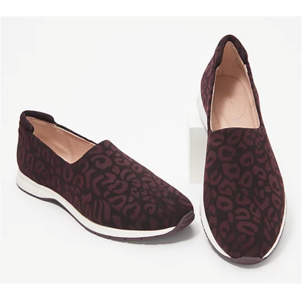 Taryn Rose Briella slip on sneaker, size 5.5 EUC